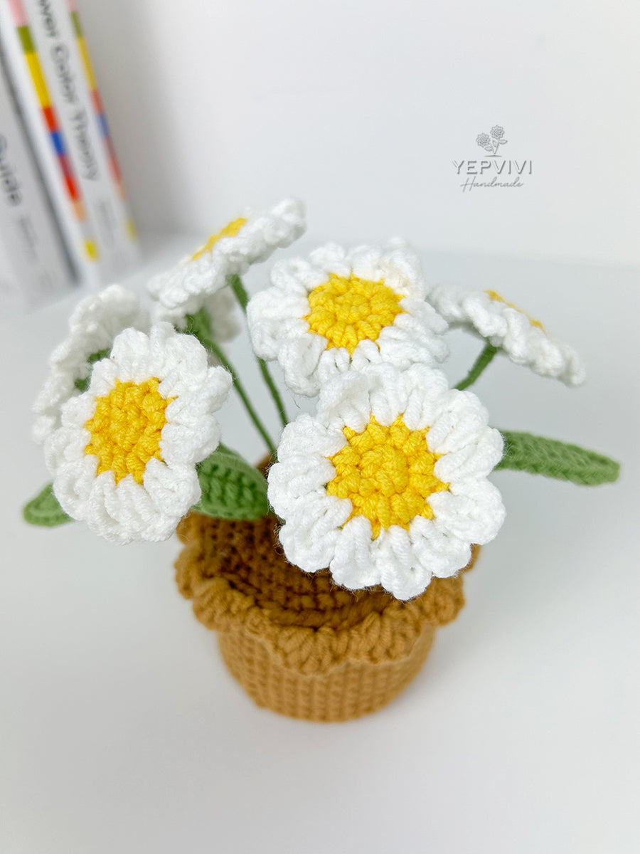 Finished crochet multi-head daisy in pot. High quality yarn flowers. Unique handmade gift for her.