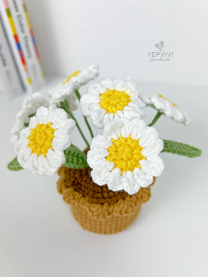 Finished crochet multi-head daisy in pot. High quality yarn flowers. Unique handmade gift for her.