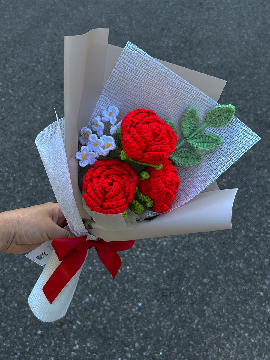 Finished crochet Burgundy & Red rose bouquet. Unique handmade gift for women.