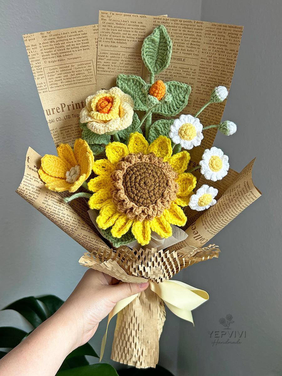 Finished crochet sunflower bouquet. High quality yarn flowers. Handmade gift.